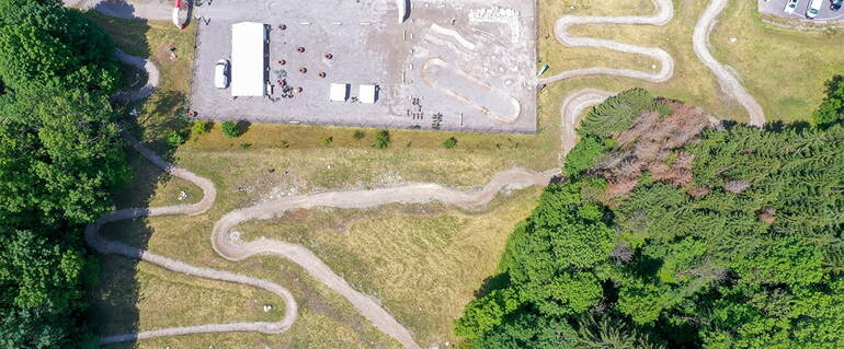 Illustration de : Construction d'un stade VTT dans les bois de ville